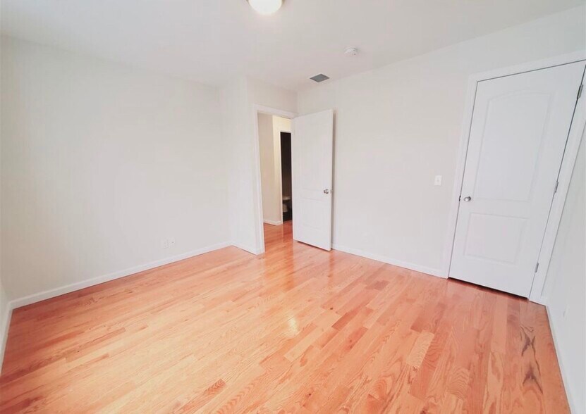 Building Photo - 840 Seaview Ave