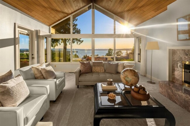 Building Photo - Kirkland View Home