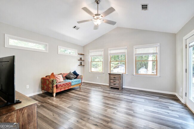 Building Photo - 135 Summer Brooke