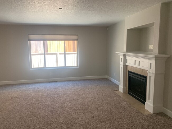 Building Photo - Townhome in Highly desired  Camas -Lacamas...