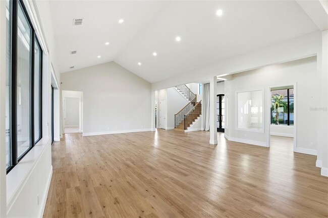 Building Photo - 705 Largovista Dr