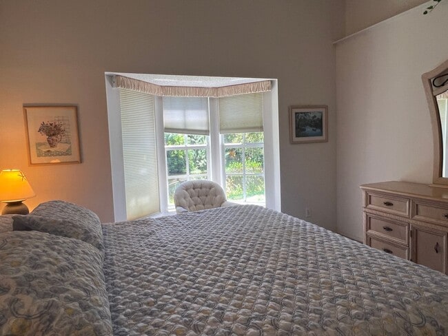 Building Photo - Fabulous Newly available Seasonal Rental i...