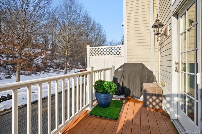 Building Photo - 11 Station Pl