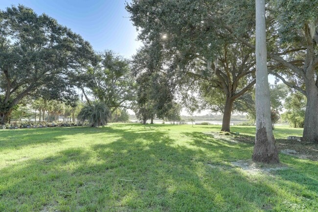 Building Photo - 121 S Triplet Lake Dr