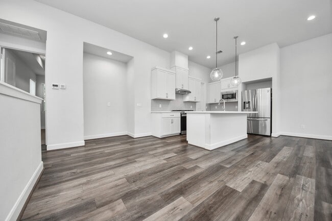 Building Photo - 9577 Neuens Rd