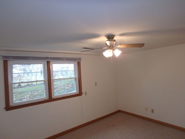 Building Photo - 2300 N Semon Rd