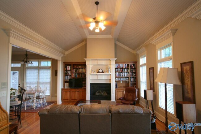 Building Photo - 27 Carriage Hill