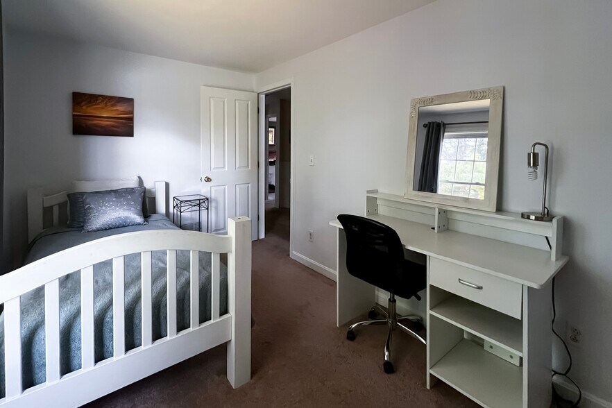 Third bedroom with twin bed - 278 Harrison St