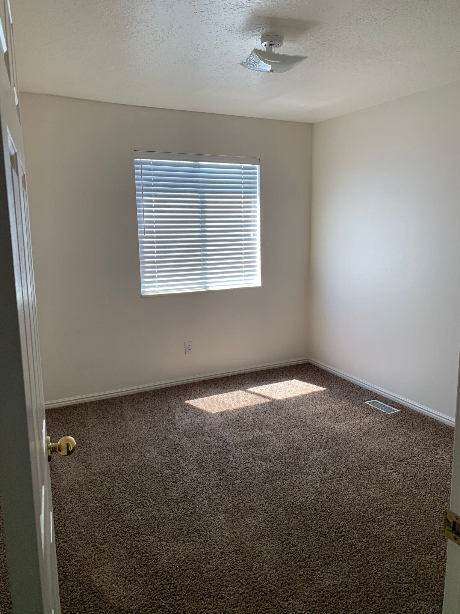 Building Photo - 203 N 450 W