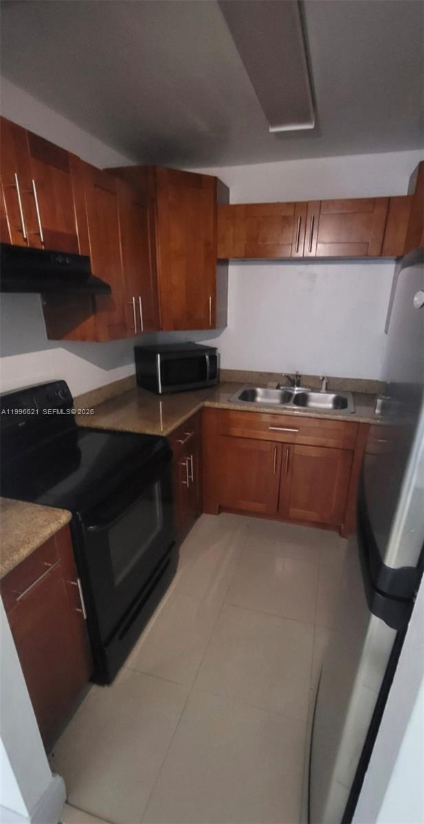 Building Photo - 1805 W 56th St