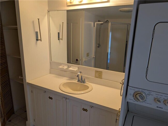 Building Photo - 25 Waterway