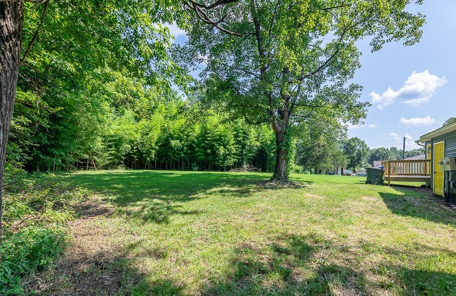 Building Photo - 703 2nd St