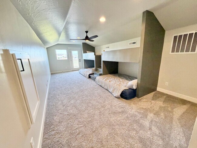Building Photo - 3134 Blue Heron Dr