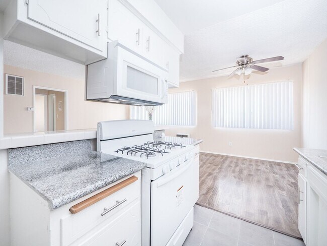 Interior Photo - 817 S. St. Andrews Pl