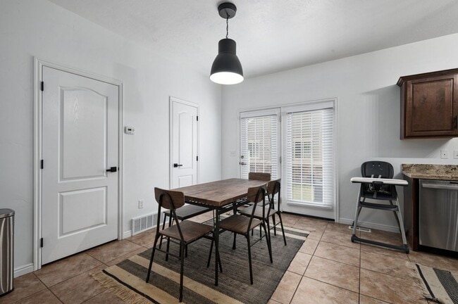 Building Photo - Gorgeous Draper Home! Now Leasing!