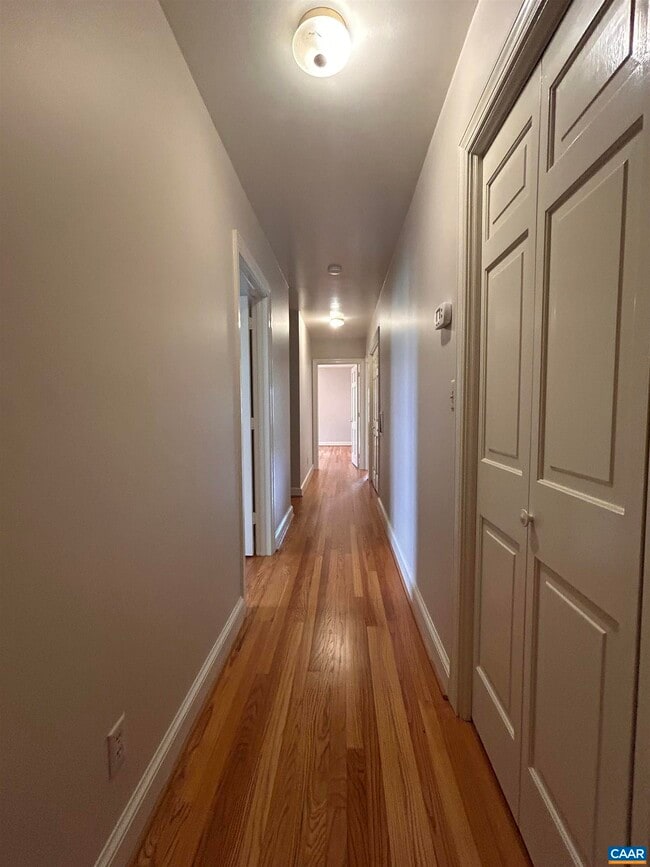 Building Photo - 214 Montvue Dr