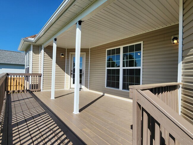 Building Photo - Your Next Home Sweet Home Awaits!