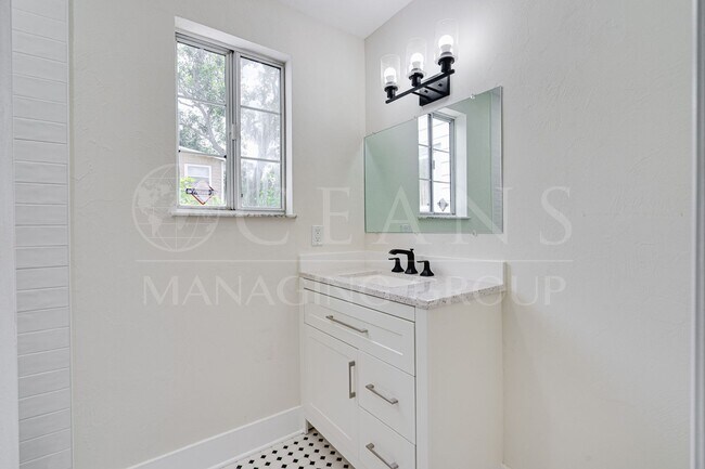 Building Photo - Charming 3 Bedroom, 2 Bathroom Two-Story H...
