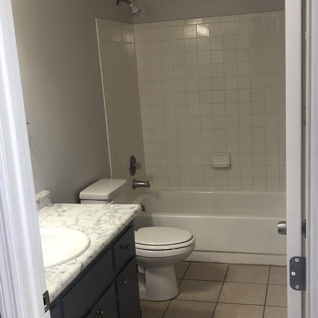 Building Photo - 1095 Rockbrook Ct