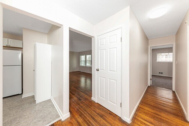 Building Photo - 1272 Zettler Rd