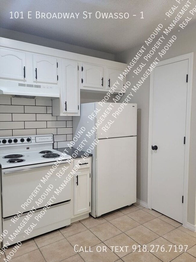 Building Photo - 101 E Broadway St