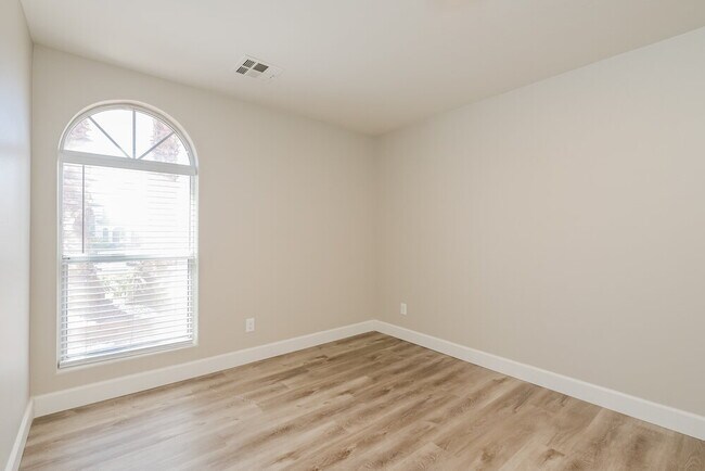 Building Photo - 1137 Shady Run Terrace