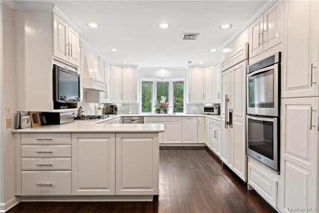 Building Photo - 40 Meadow Rd