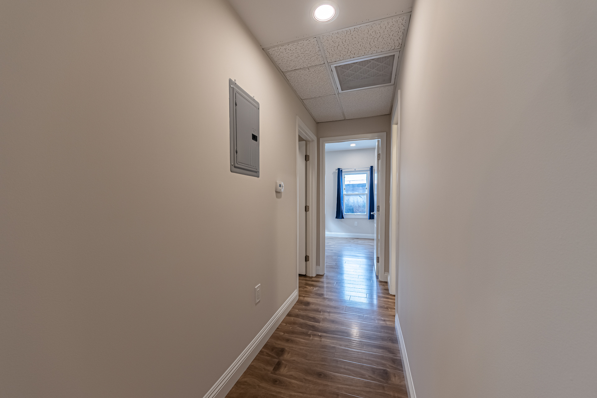 Building Photo - 6261 W Olympic Blvd