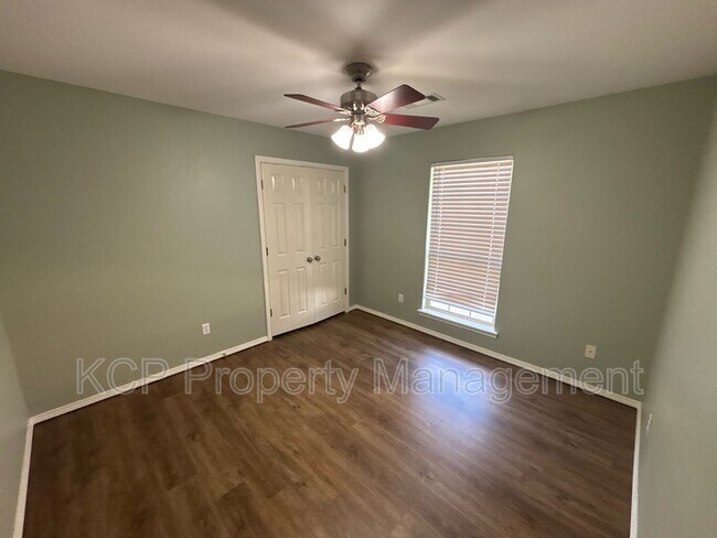 Building Photo - 2109 Barrington Dr