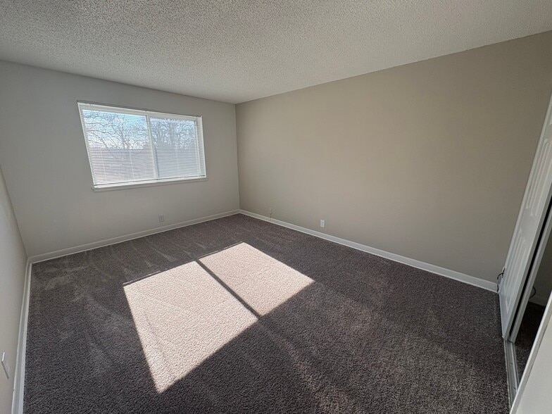 Building Photo - 1005 Hickory Hill Ln