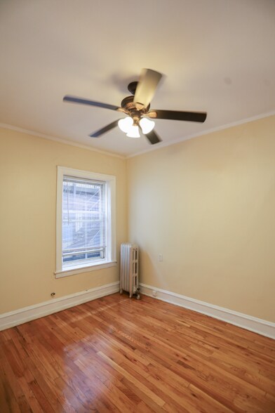 Building Photo - 1329 W Touhy Ave