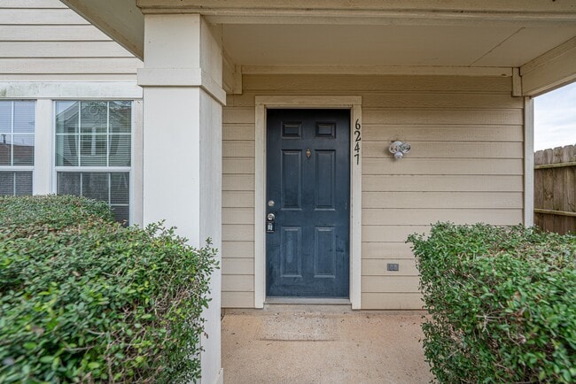 Building Photo - 6247 Elton Knolls St