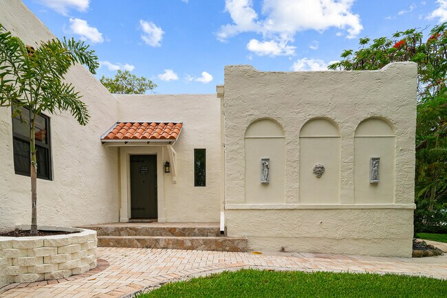Building Photo - 828 35th St