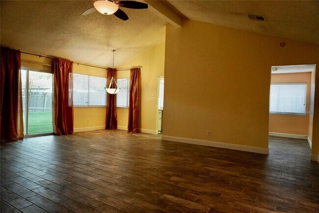 Building Photo - 10519 Sagetrail Dr