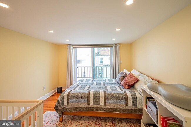 Building Photo - 2035 Carpenter St