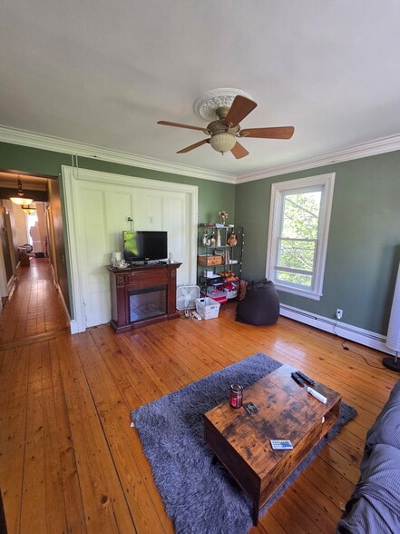 Building Photo - 123 Vinton St