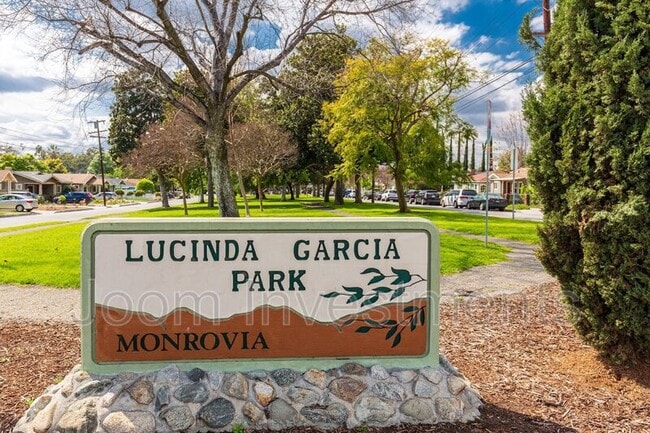 Building Photo - 818 Mayflower Ave