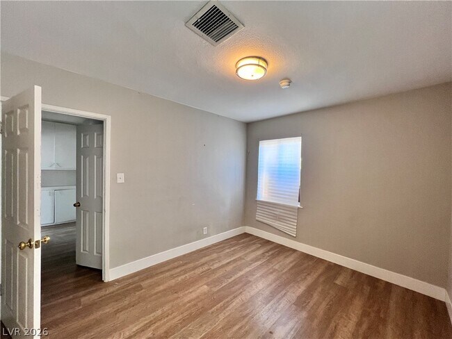 Building Photo - 2410 Poplar Ave