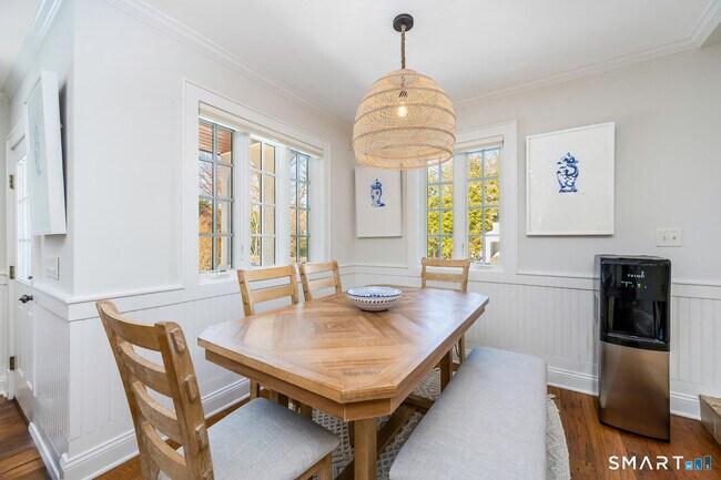 Building Photo - 20 Outlook Dr