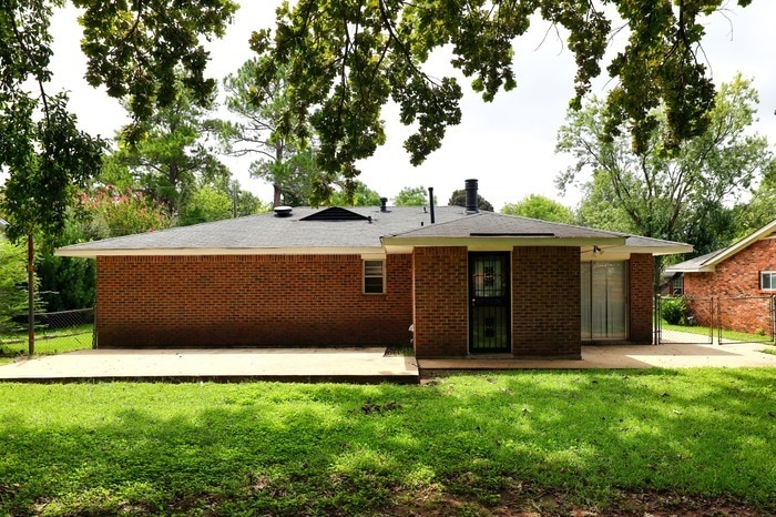 Building Photo - 5731 Roxboro Dr
