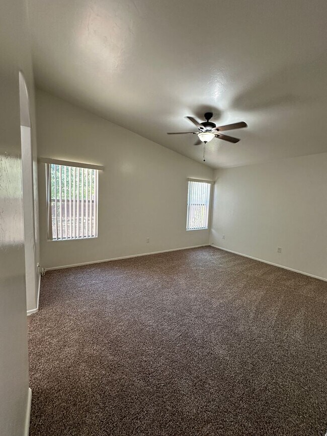 Building Photo - Beautiful 3 Bed 2 Bath House!!