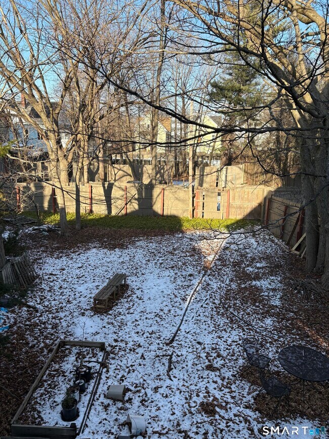 Building Photo - 787 Elm St