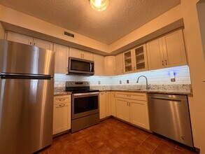 Building Photo - Charming 2-Bed, 2-Bath in Middletown, CT.