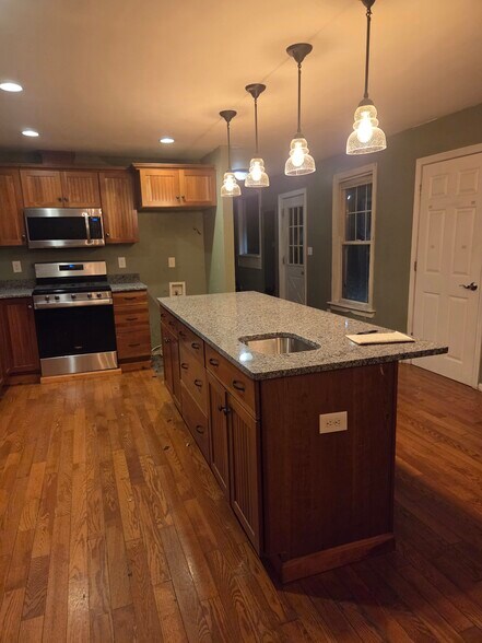 Building Photo - 40 Henry Bridge Rd