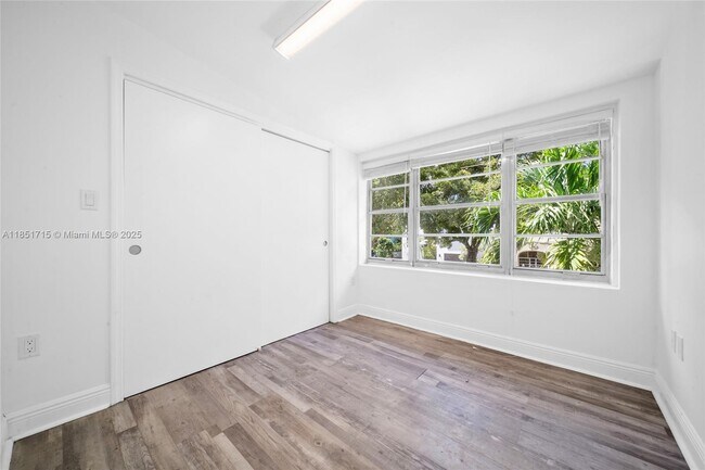 Building Photo - 1520 SW 11th Terrace