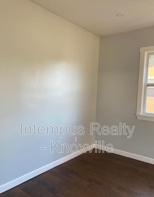 Building Photo - 2308 E 5th Ave