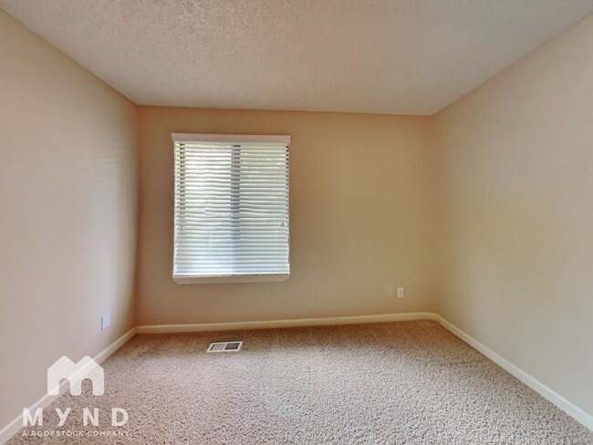 Building Photo - 19225 SW Prospect Pl