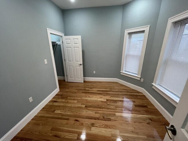 Building Photo - 4.0 bedroom in Somerville Massachusetts 02143