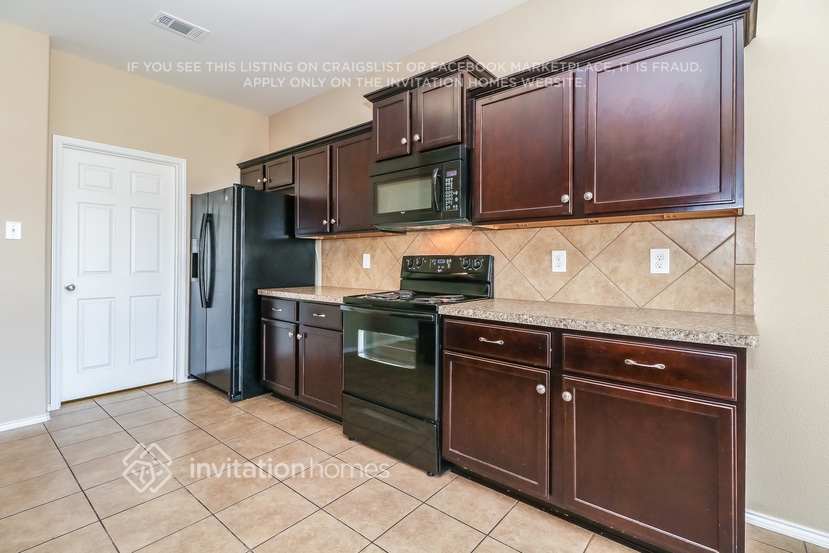 Building Photo - 12325 Hunters Crossing Ln