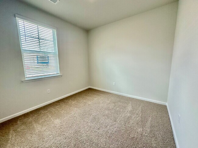 Building Photo - Four Bedroom Single Level Home in the Retreat at East Argent!